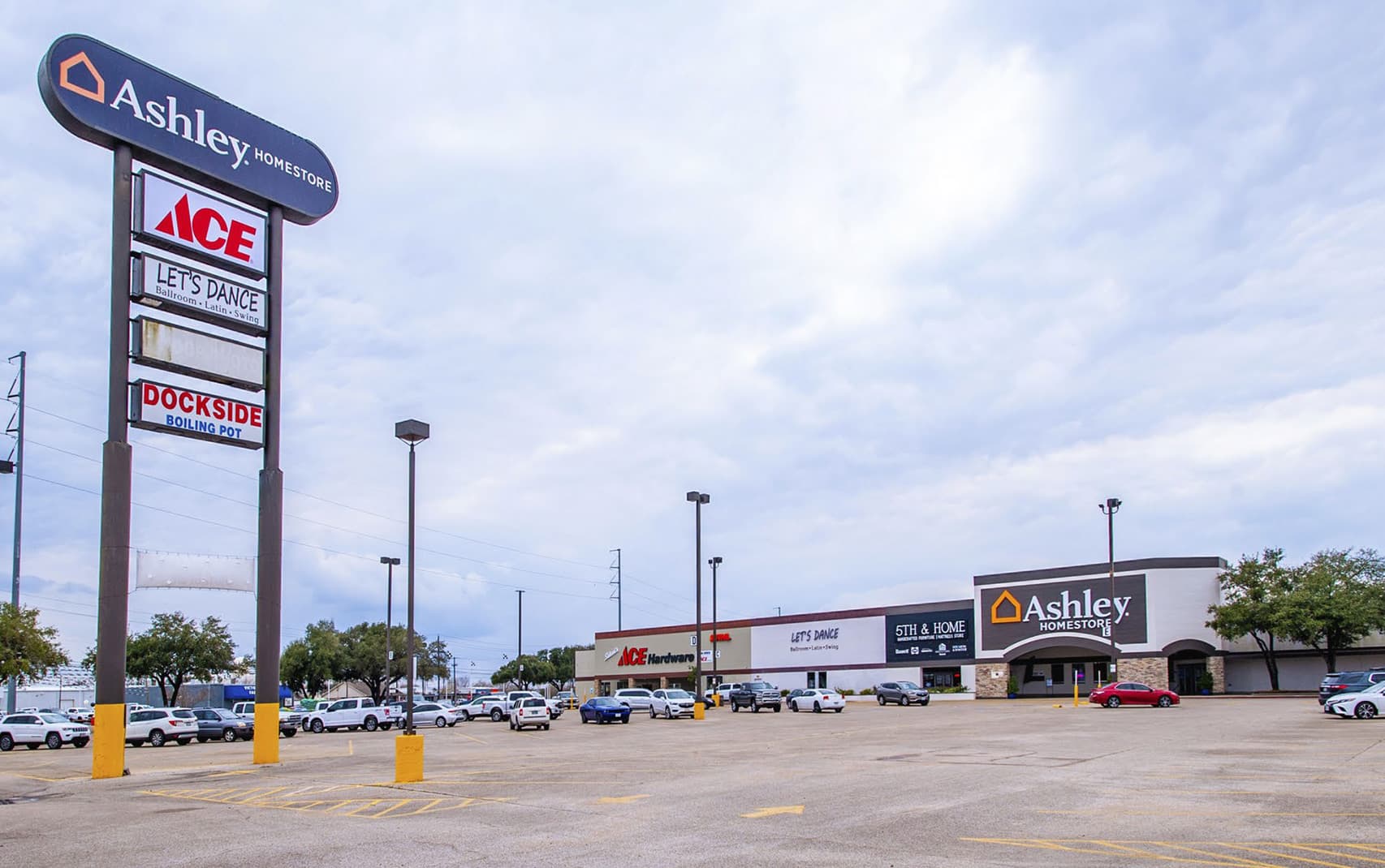 North Dallas Retail Crossing - Commercial concrete retail podium & site paving - Concrete Contractors of Carrollton
