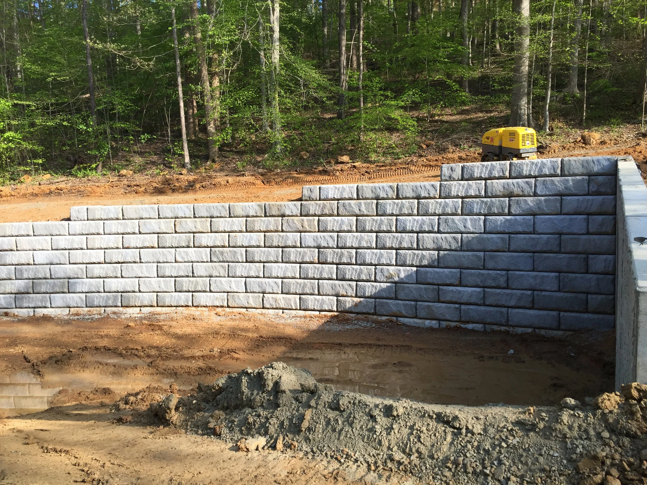 Retaining Walls Construction - Commercial concrete construction in Carrollton, Texas